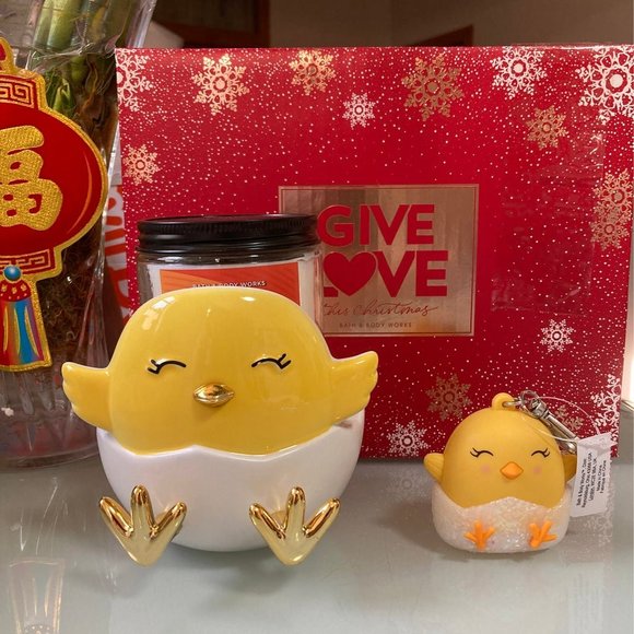 NEW! B&BW 2022 EASTER CHICK Set: Single Wick Candle Holder & Pocketbac Holder - Picture 1 of 10